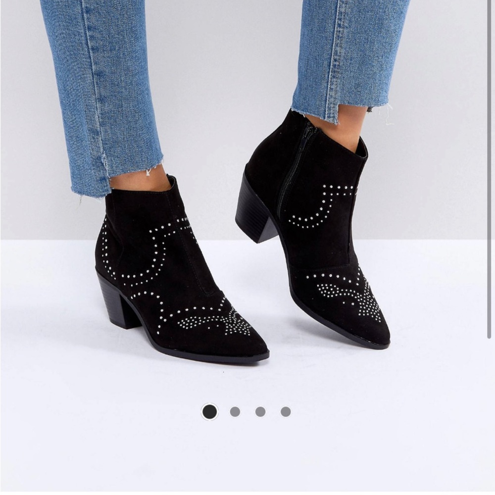 Like new New Look Studded Western Block Heel Ankle Boot sz 11